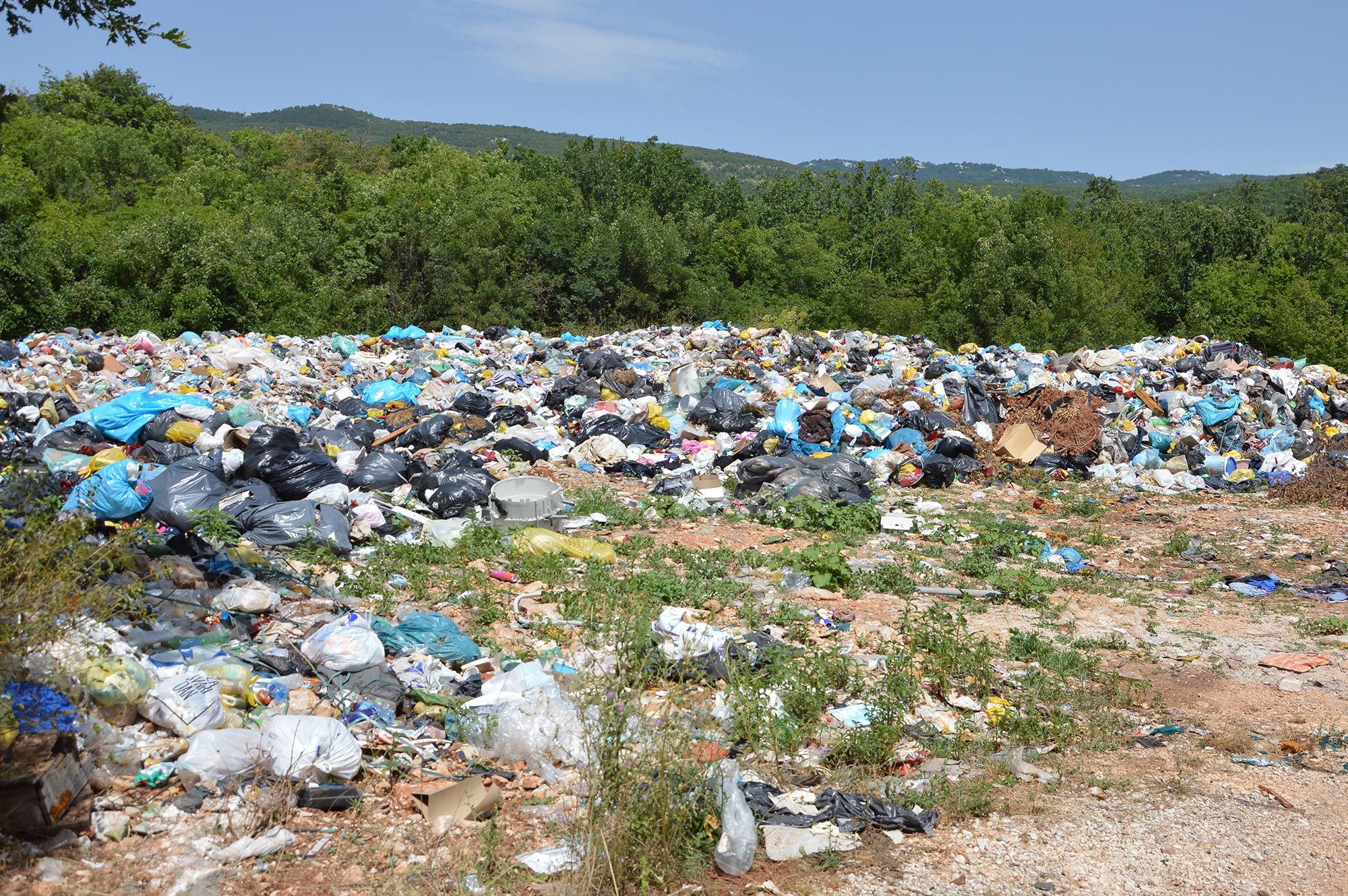 kontejneri za kucni otpad u Izbičnu