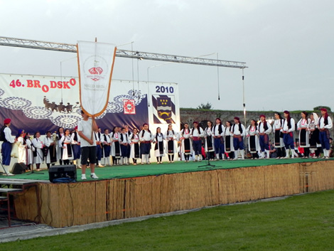 brodsko_kolo_2010_nastup