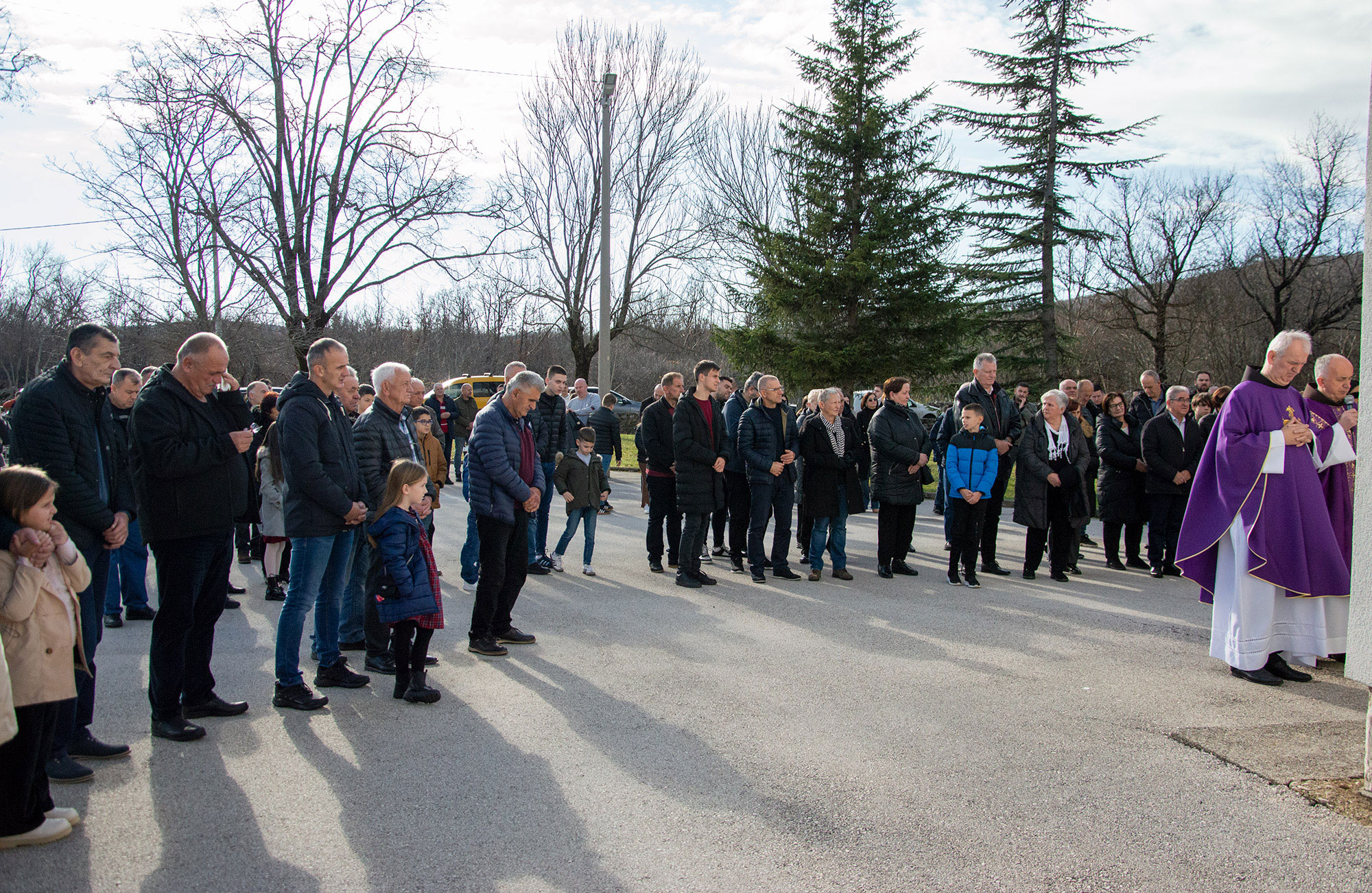 Izbično - blagoslov spomen ploče odvedeni i pogubljenim franjevcima