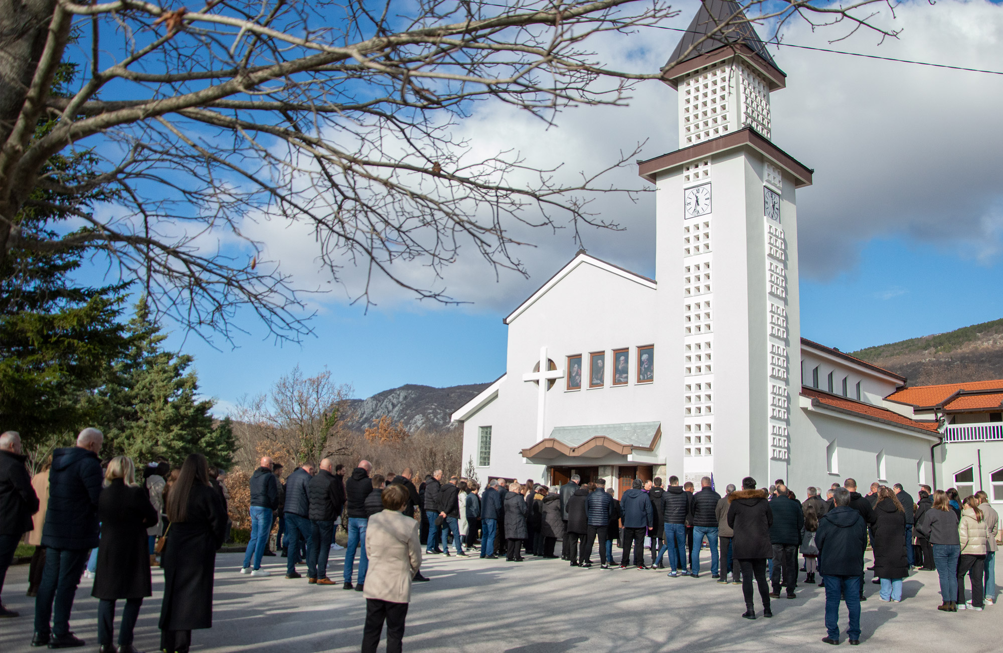 Izbično - blagoslov spomen ploče odvedeni i pogubljenim franjevcima