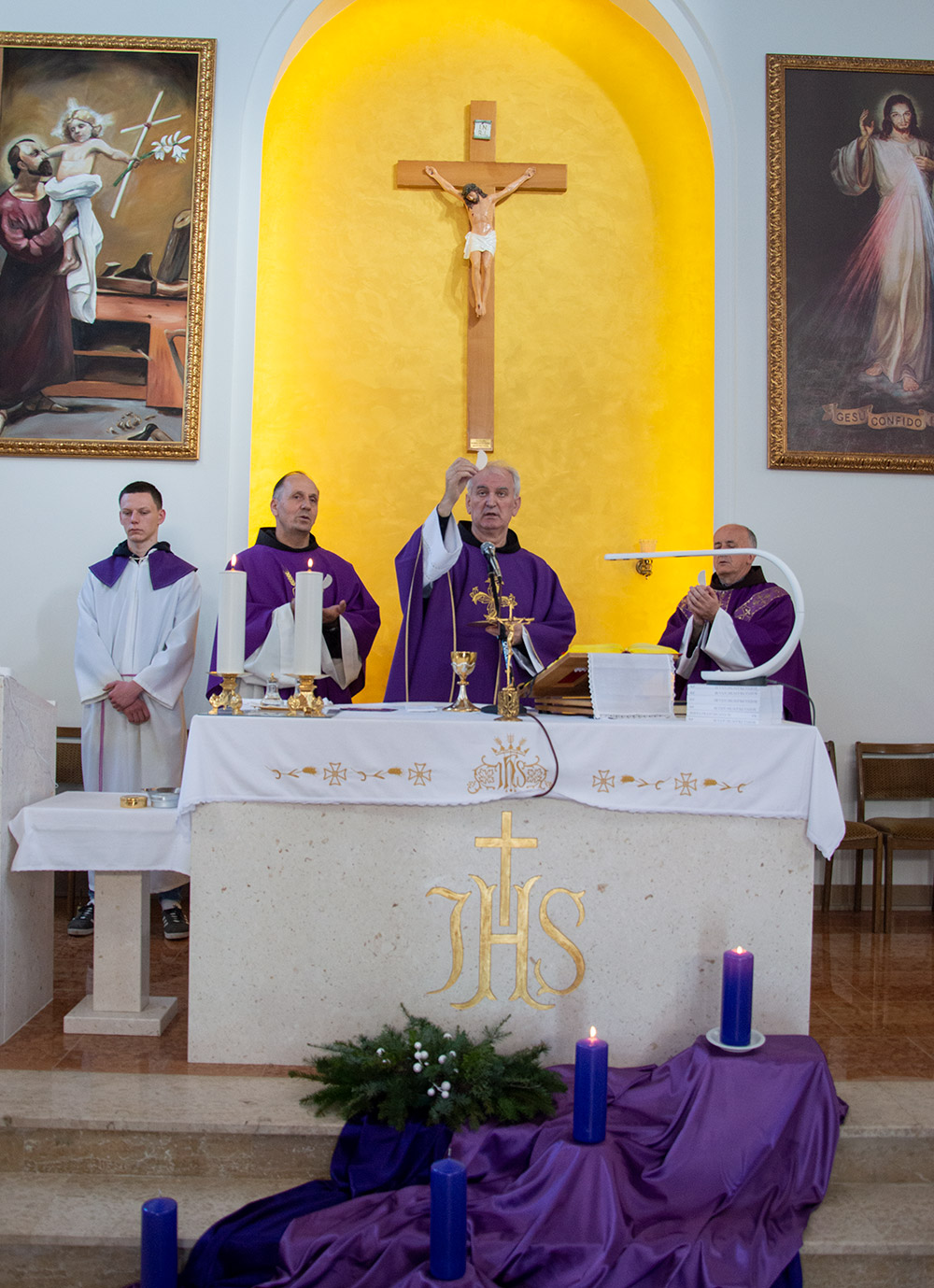 Izbično - blagoslov spomen ploče odvedeni i pogubljenim franjevcima