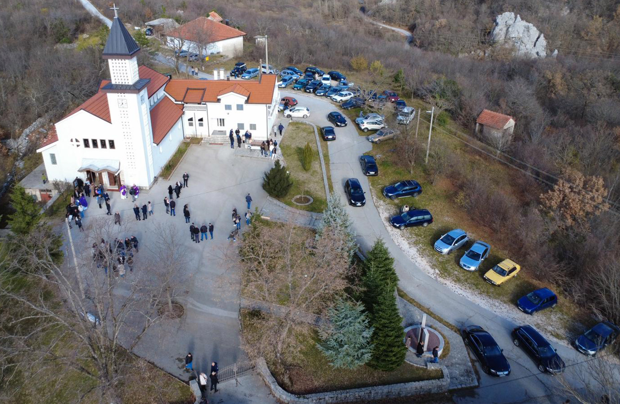 Izbično - blagoslov spomen ploče odvedeni i pogubljenim franjevcima